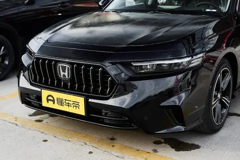 14万买运动B级车？2025款英仕派精逸版爆火全解析