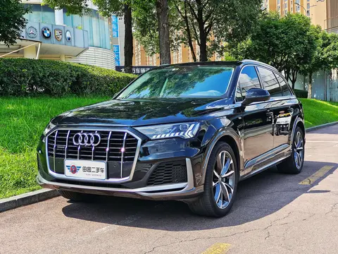 几个W开走？21年奥迪Q7，红色S line运动版，一手车3.7万公里